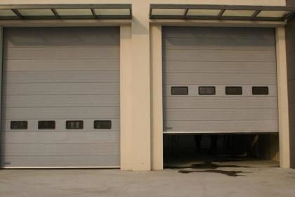 浙江寧波遙控車庫(kù)門 優(yōu)質(zhì)智能工業(yè)門解決方案