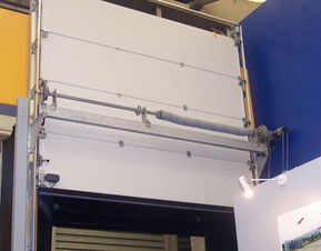 智能工業門 工業提升門、門板與配件的集成創新